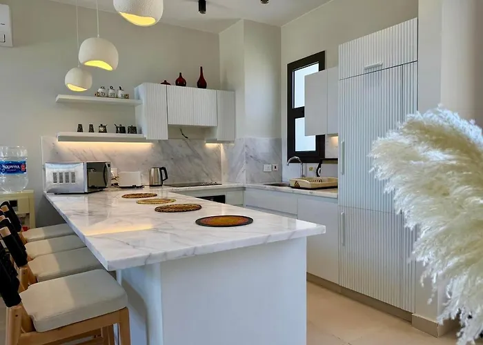 Villa Premium 3br Nanny -free Pool And Lagoon Access In Elgouna Gurdaka