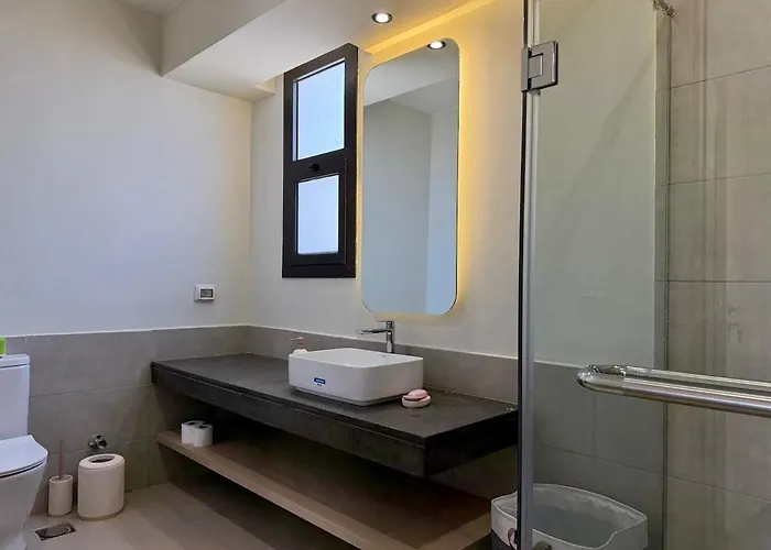 Premium 3br Nanny -free Pool And Lagoon Access In Elgouna Villa *