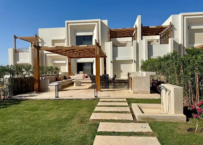 Premium 3br Nanny -free Pool And Lagoon Access In Elgouna Villa *