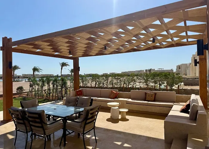 Premium 3br Nanny -free Pool And Lagoon Access In Elgouna Villa *