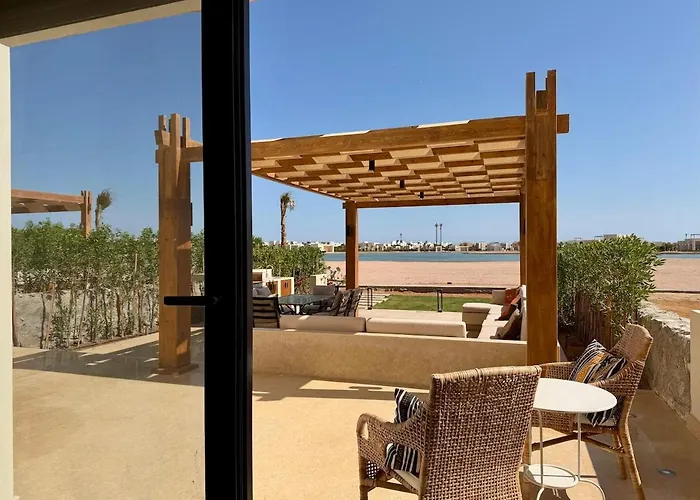 Premium 3br Nanny -free Pool And Lagoon Access In Elgouna Villa