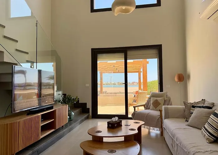 Villa Premium 3br Nanny -free Pool And Lagoon Access In Elgouna Gurdaka