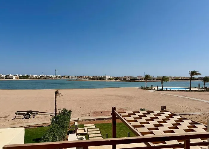 Villa Premium 3br Nanny -free Pool And Lagoon Access In Elgouna Gurdaka