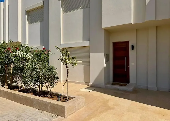 Premium 3br Nanny -free Pool And Lagoon Access In Elgouna Villa Gurdaka